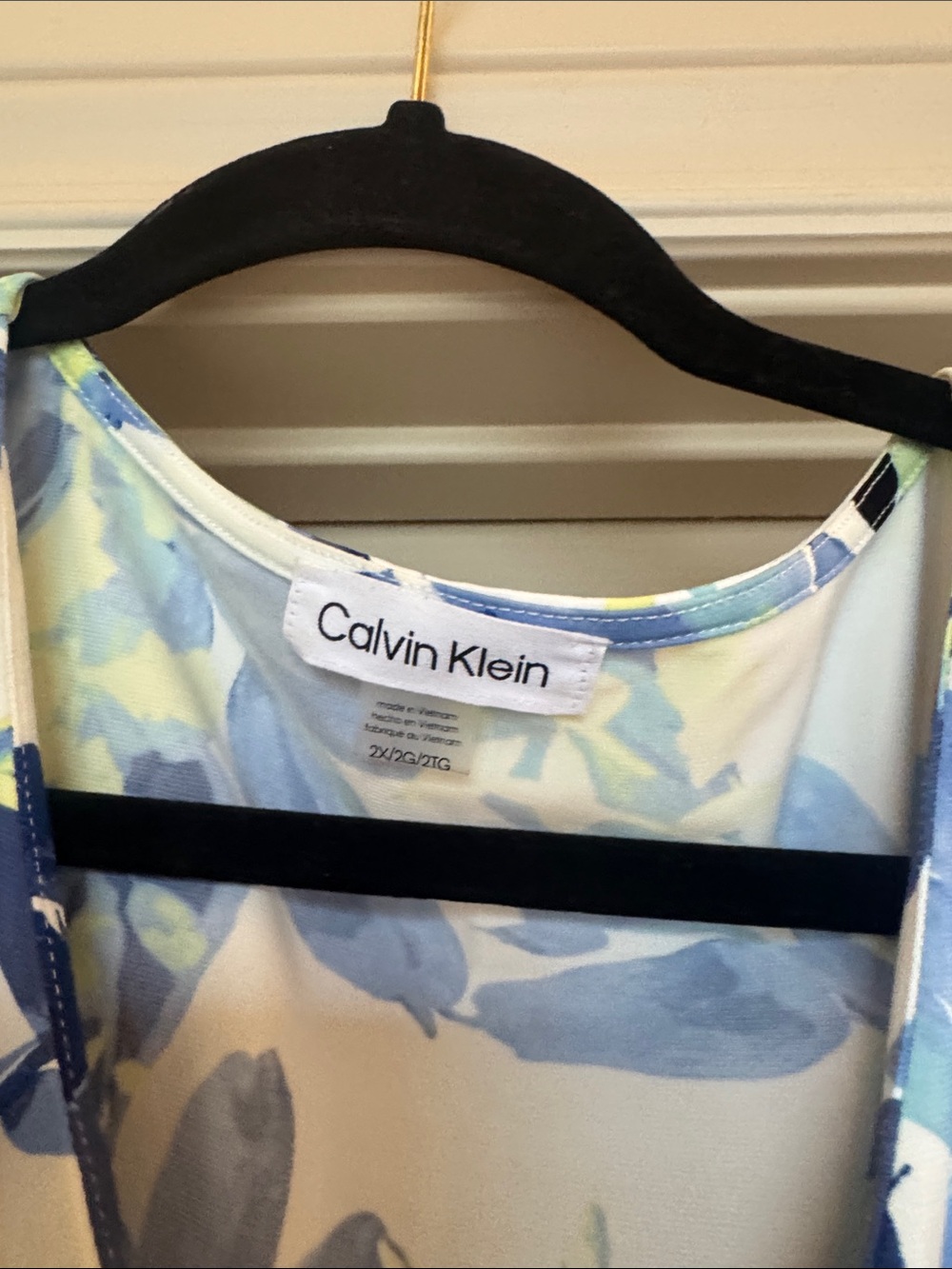 Calvin Klein Blue and White Floral V-Neck Flutter Sleeve Top - Picture 2 of 2